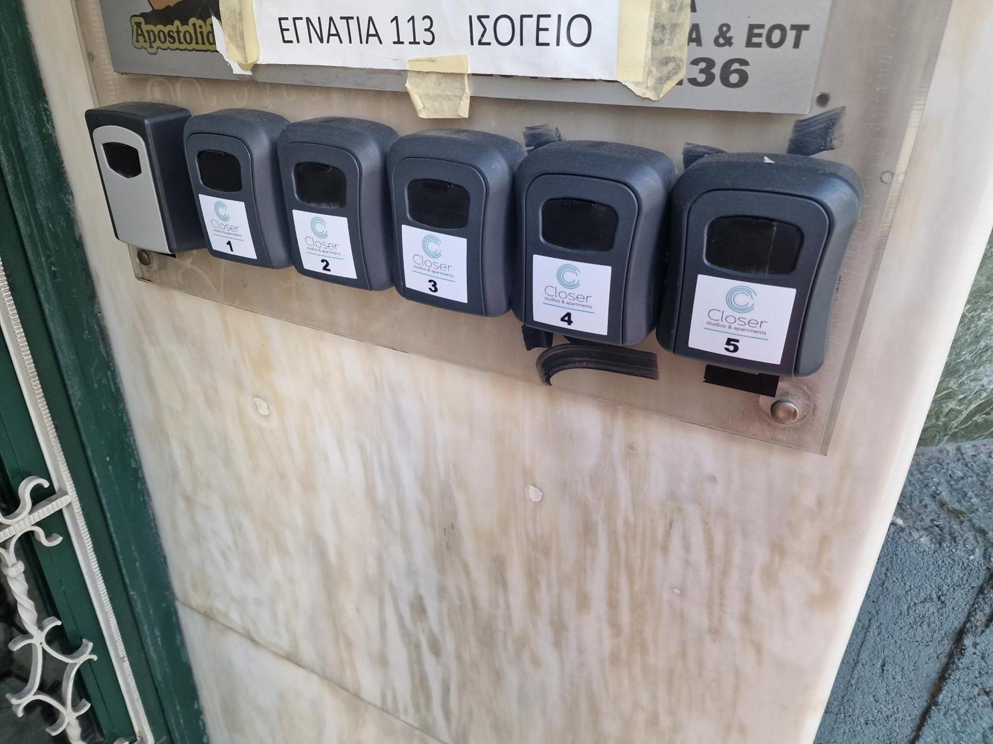 Closer "Egnatia Apartment 4" Солун Екстериор снимка